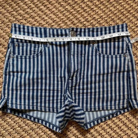 Mid Rise Striped Shorts - Picture 3 of 5
